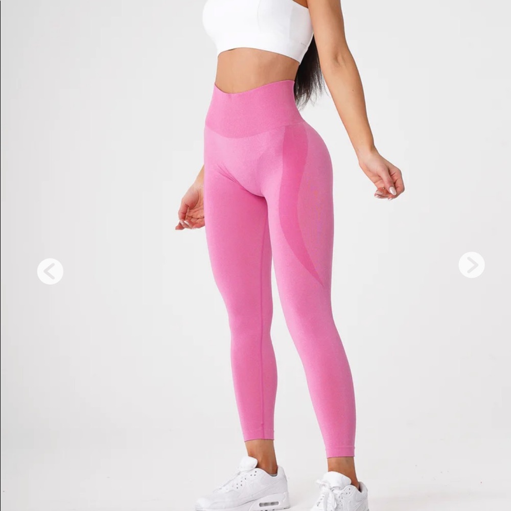 Bubble gum pink NVGTN leggings size small